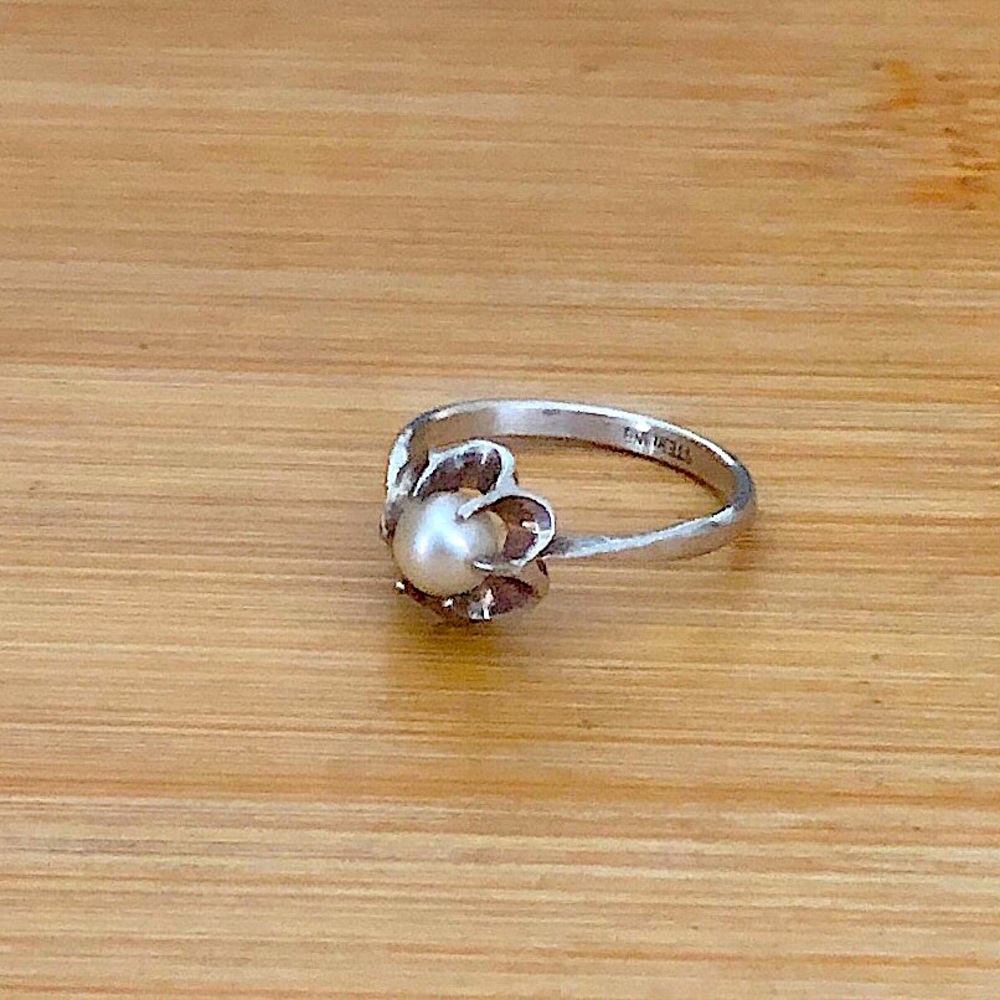 $48 Vintage Estate Pearl Ring Sterling Silver Size 5 & 1/4 Marked STERLING